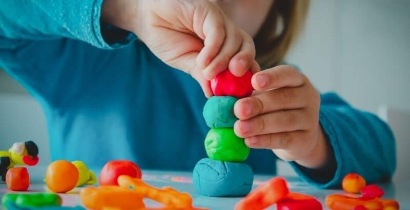 Kinderbeschäftigungen: Kneten mit Kindern und Kleinkinder